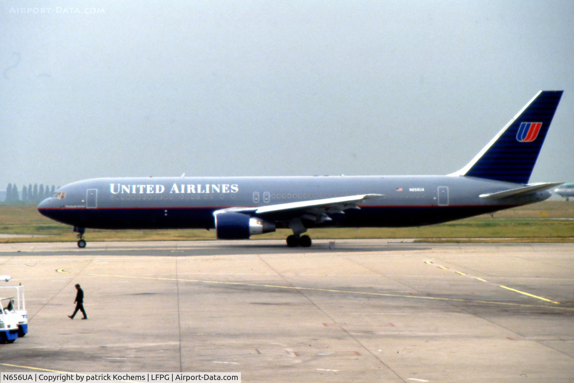 N656UA, 1992 Boeing 767-322 C/N 25394, United B767-300 at Paris Charles de Gaulle