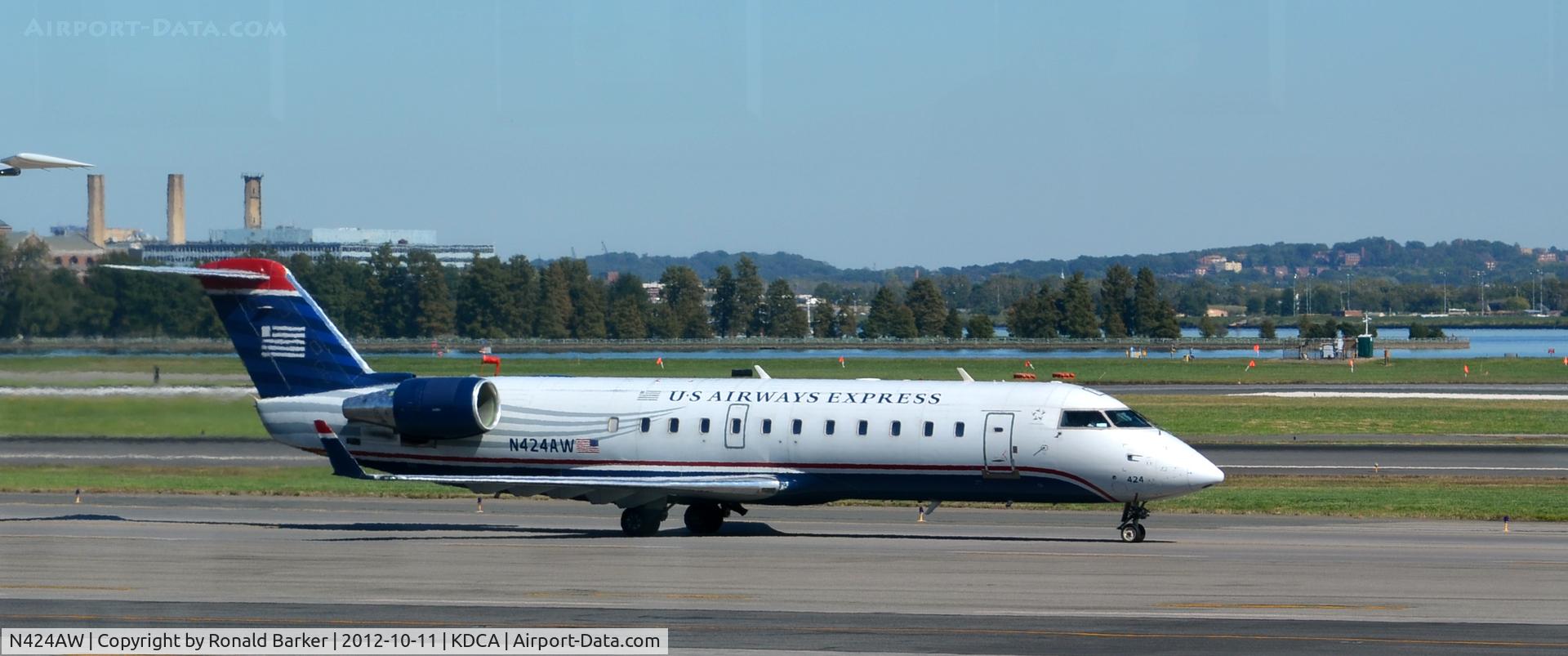 N424AW, 2002 Bombardier CRJ-200LR (CL-600-2B19) C/N 7656, Taxi DCA