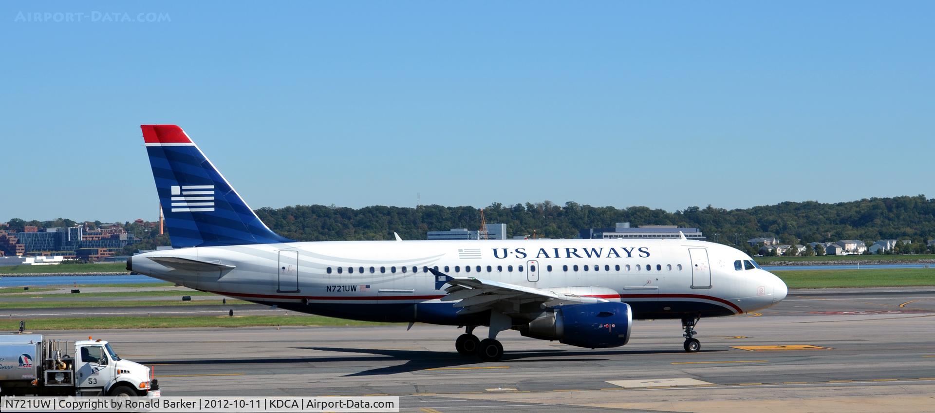 N721UW, 1999 Airbus A319-112 C/N 1095, Taxi DCA VA