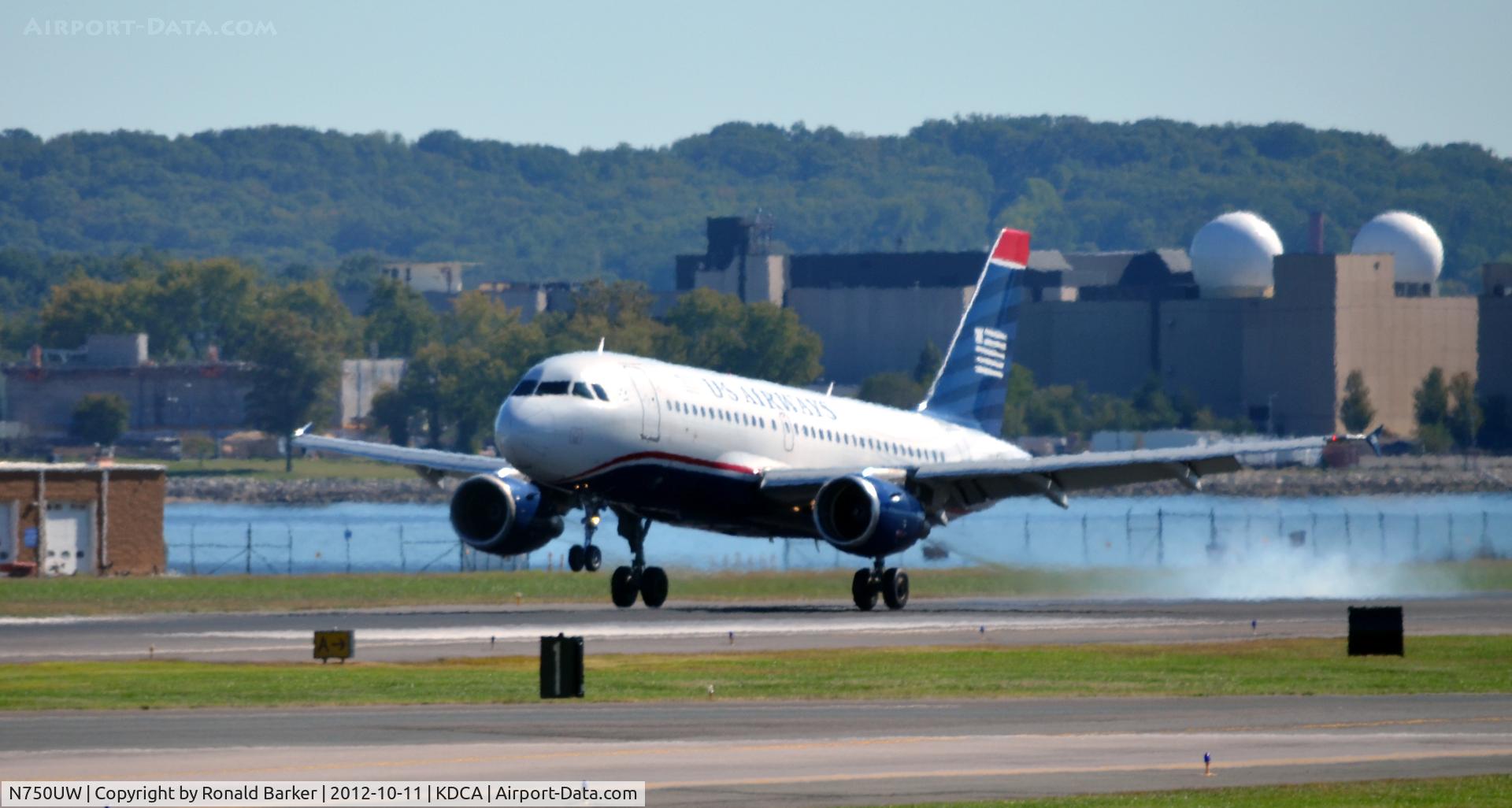 N750UW, 2000 Airbus A319-112 C/N 1315, Landing DCA