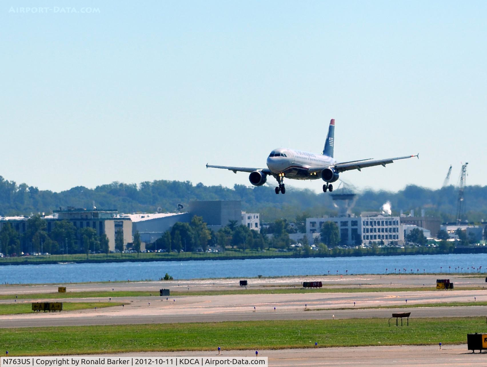 N763US, 2000 Airbus A319-112 C/N 1360, Landing DCA