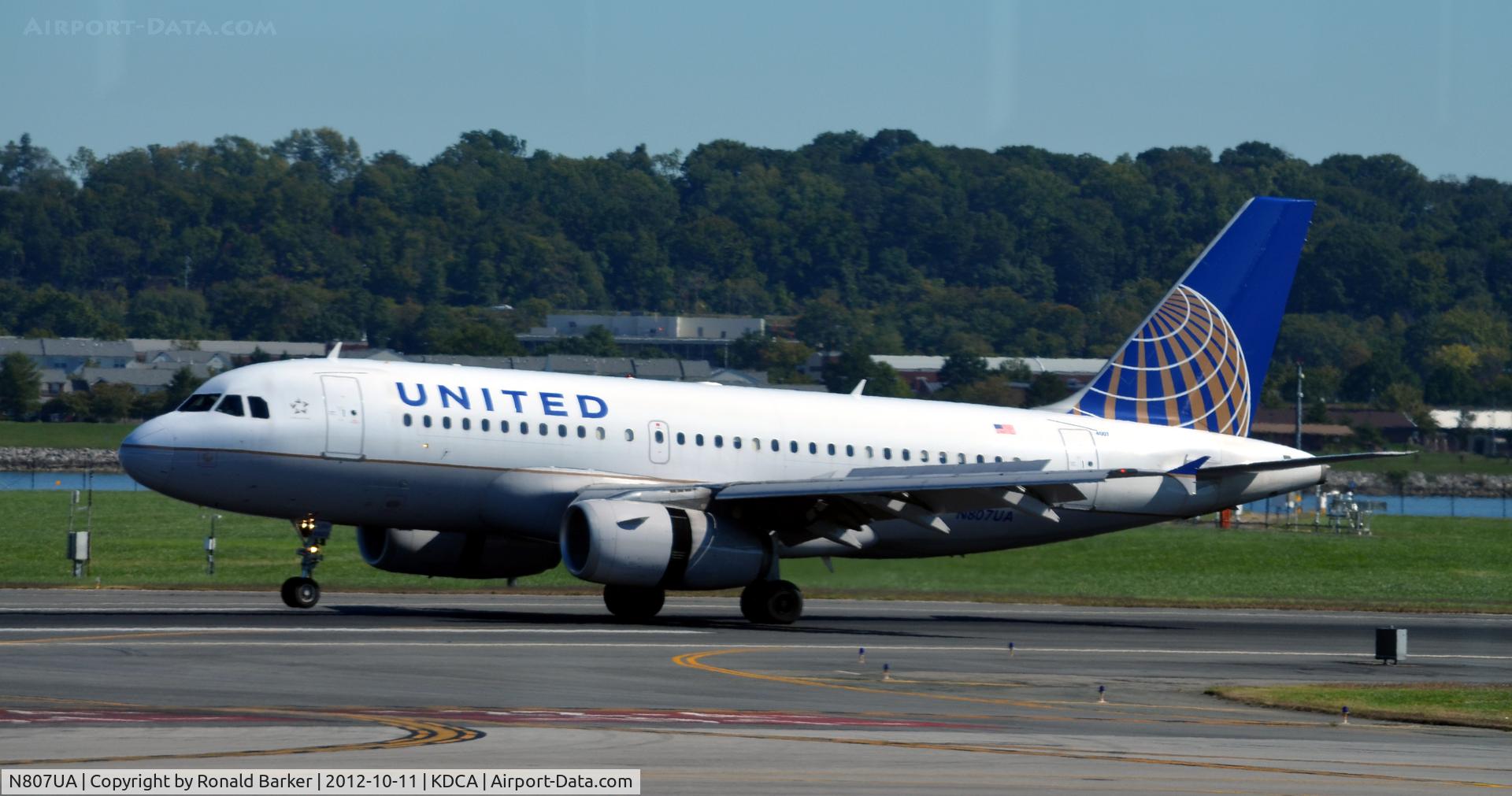 N807UA, 1998 Airbus A319-131 C/N 798, Landing DCA