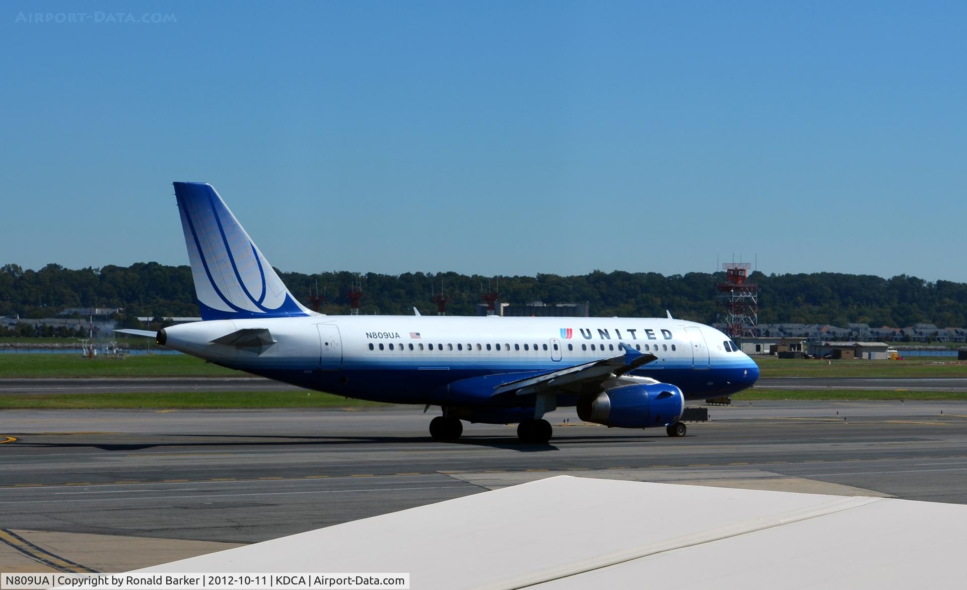 N809UA, 1998 Airbus A319-131 C/N 825, Taxi DCA