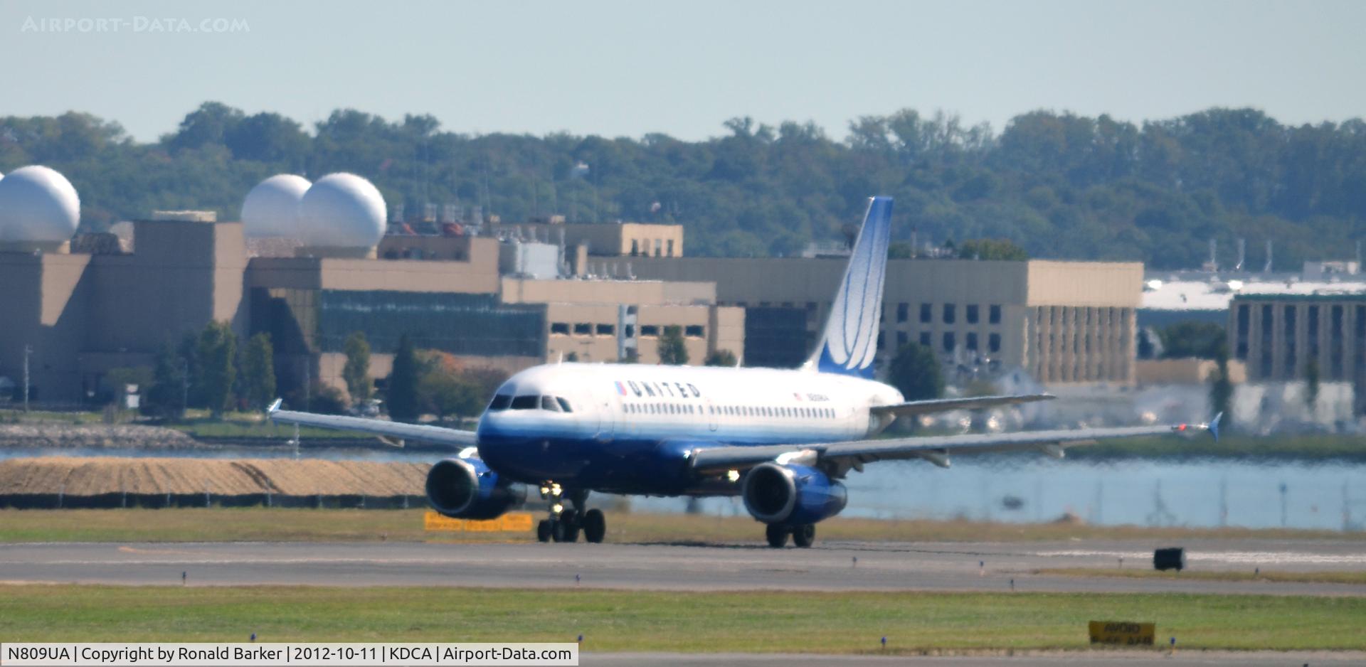 N809UA, 1998 Airbus A319-131 C/N 825, Takeoff DCA