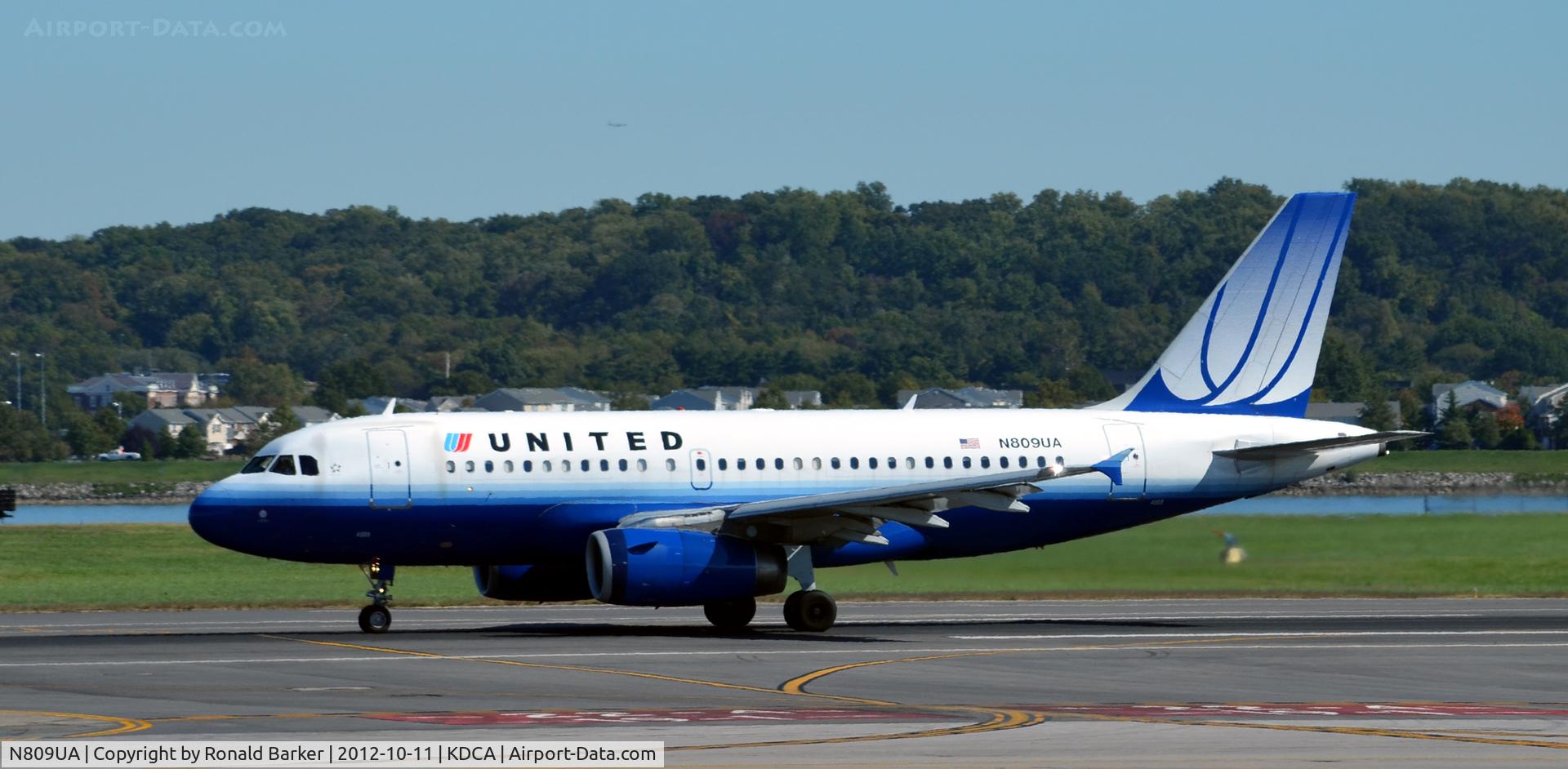 N809UA, 1998 Airbus A319-131 C/N 825, Takeoff DCA
