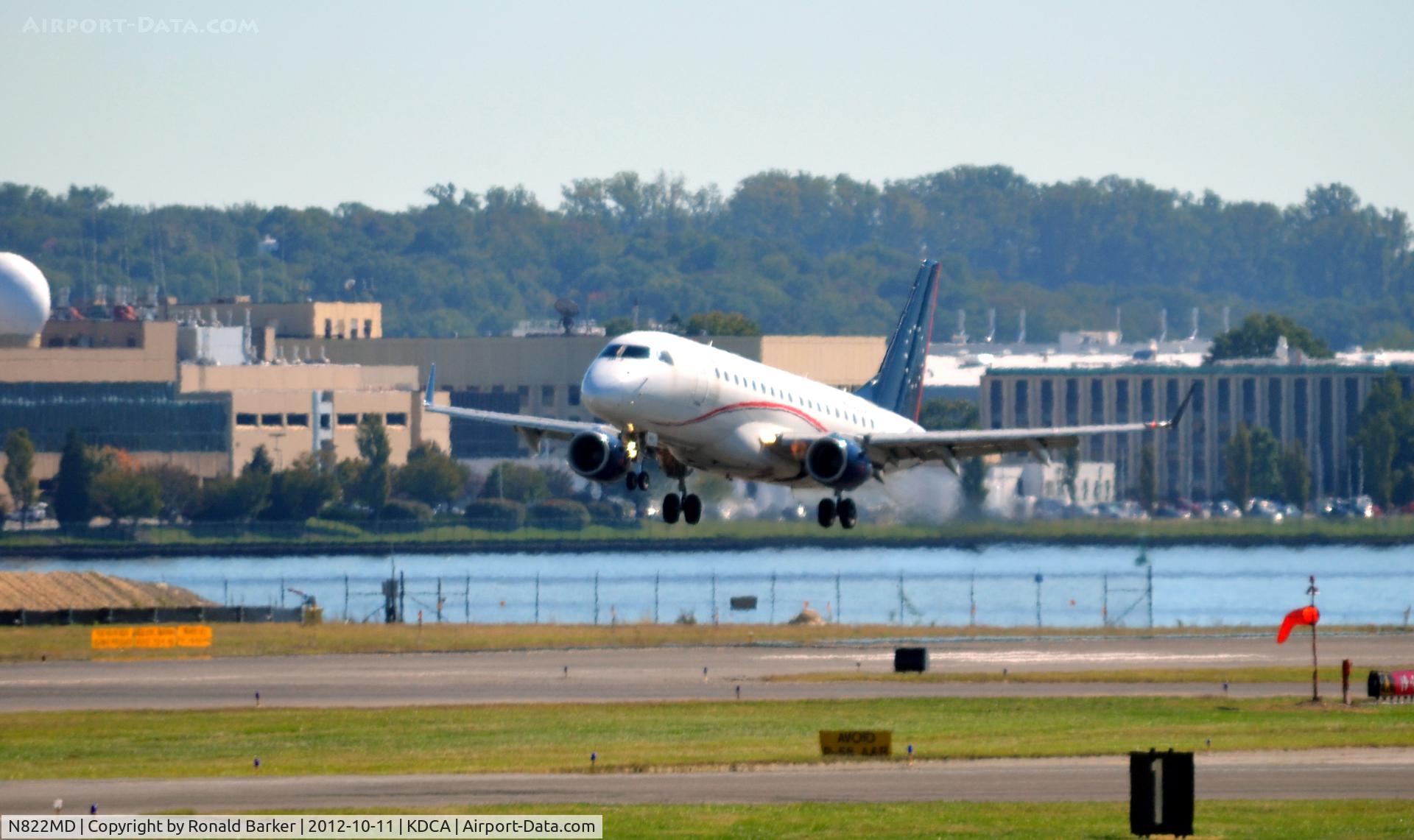 N822MD, 2004 Embraer 170SU (ERJ-170-100SU) C/N 17000043, Landing DCA