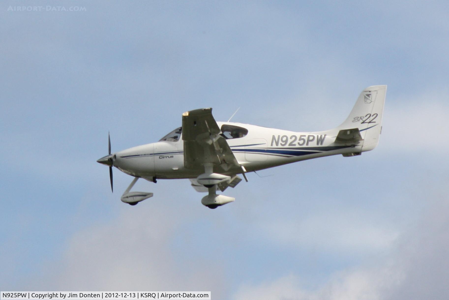 N925PW, 2001 Cirrus SR22 C/N 0122, Cirrus SR-22 (N925PW) on approach to Sarasota-Bradenton International Airport following a flight from Tampa Executive Airport