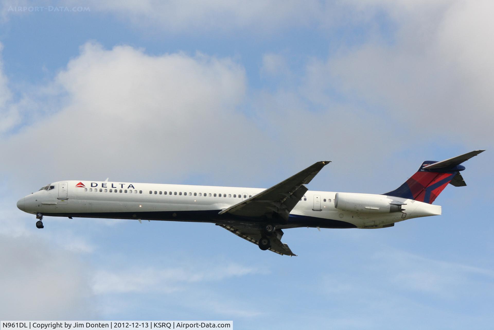 N961DL, 1990 McDonnell Douglas MD-88 C/N 49980, Delta Flight 2298 (N961DL) on approach to Sarasota-Bradenton International Airport following a flight from Hartsfield-Jackson Atlanta International Airport
