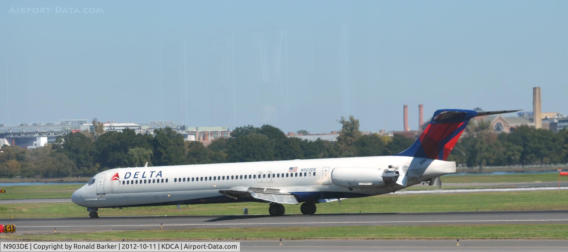 N903DE, 1992 McDonnell Douglas MD-88 C/N 53380, Rollout DCA