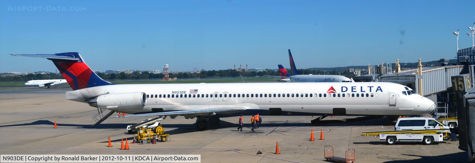 N903DE, 1992 McDonnell Douglas MD-88 C/N 53380, DCA VA