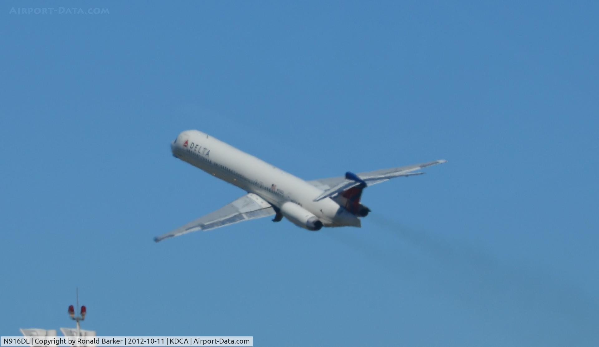 N916DL, 1988 McDonnell Douglas MD-88 C/N 49591, Takeoff Departure DCA