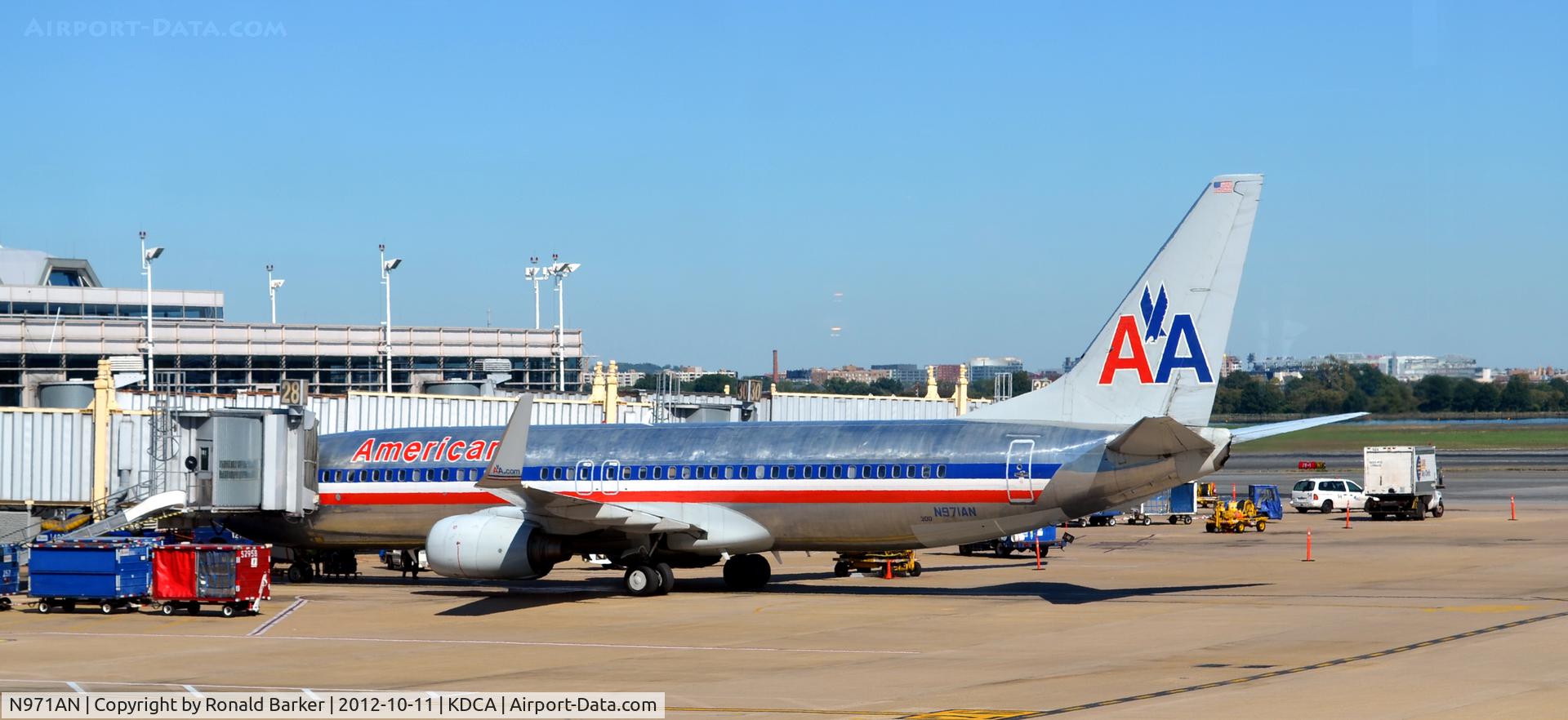 N971AN, 2001 Boeing 737-823 C/N 29547, DCA VA