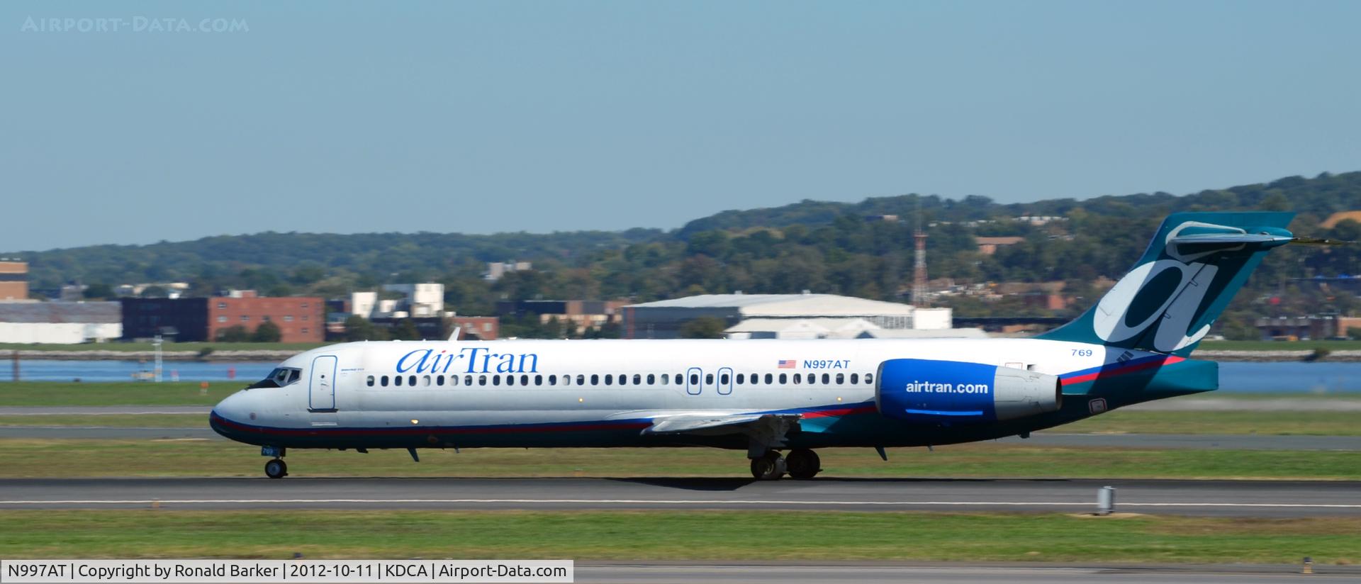 N997AT, 2002 Boeing 717-200 C/N 55141, Takeoff DCA