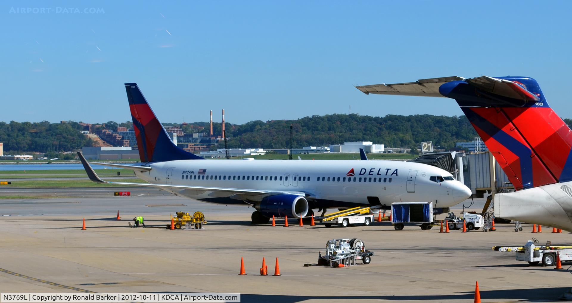 N3769L, 2002 Boeing 737-832 C/N 30822, DCA VA