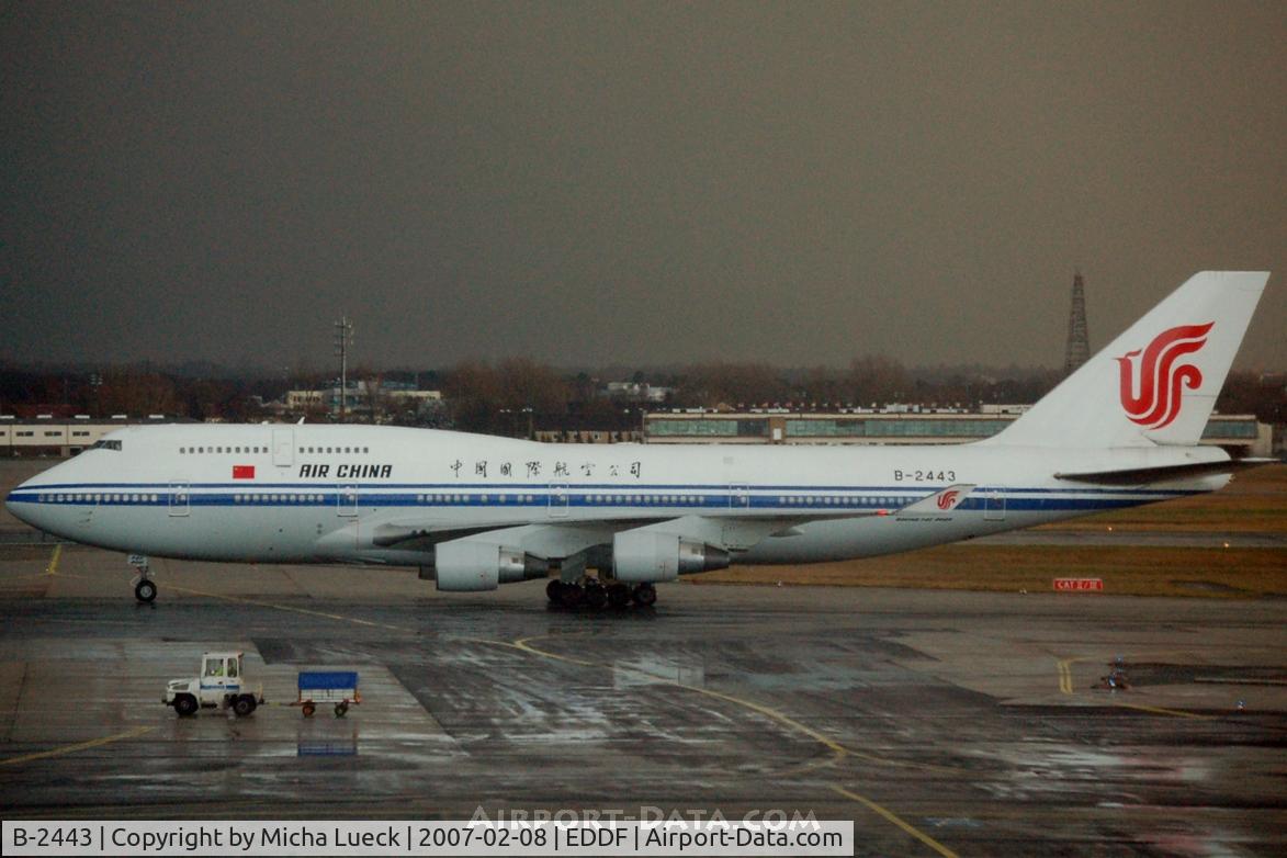 B-2443, Boeing 747-4J6 C/N 25881, Arriving between two heavy rain showers
