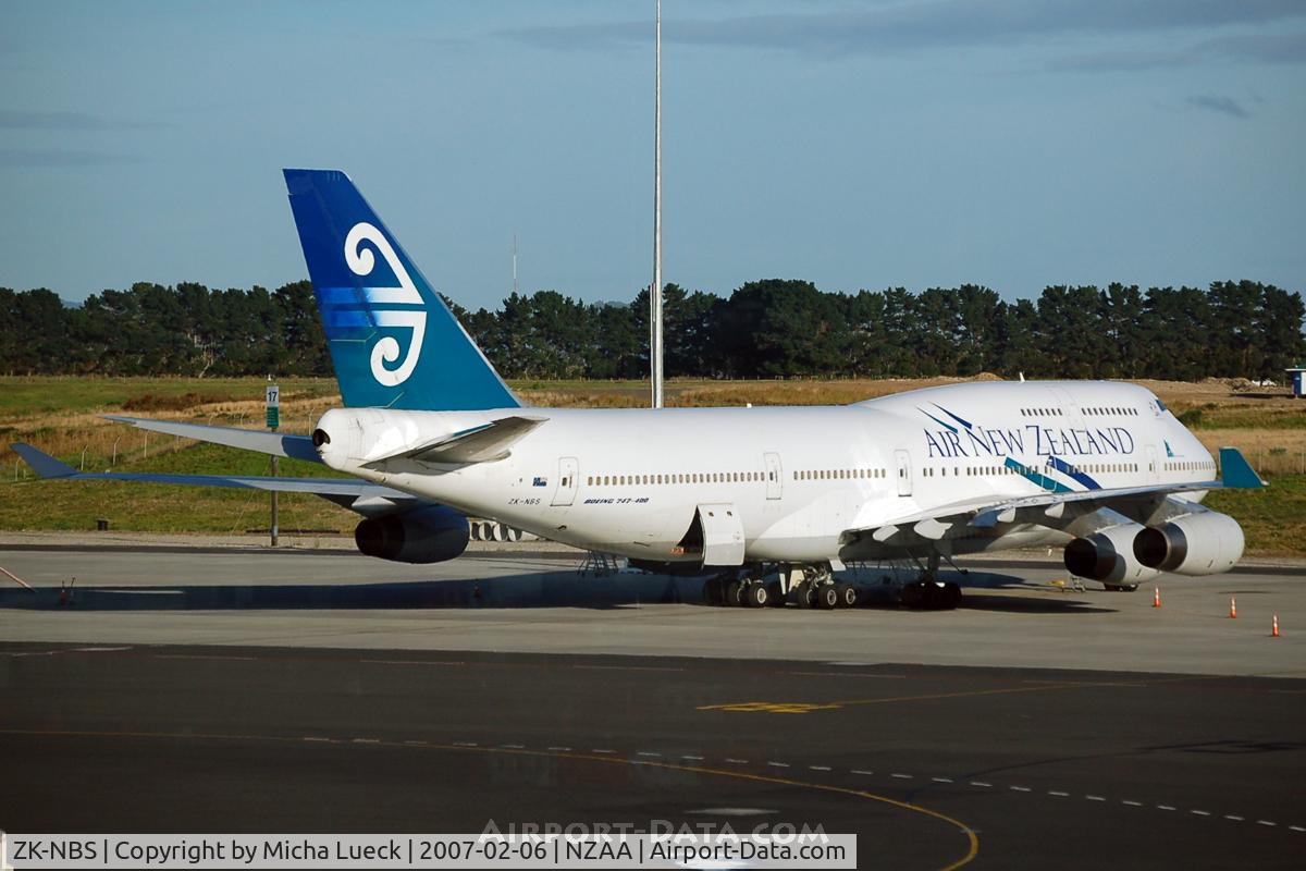 ZK-NBS, 1989 Boeing 747-419 C/N 24386, At Auckland