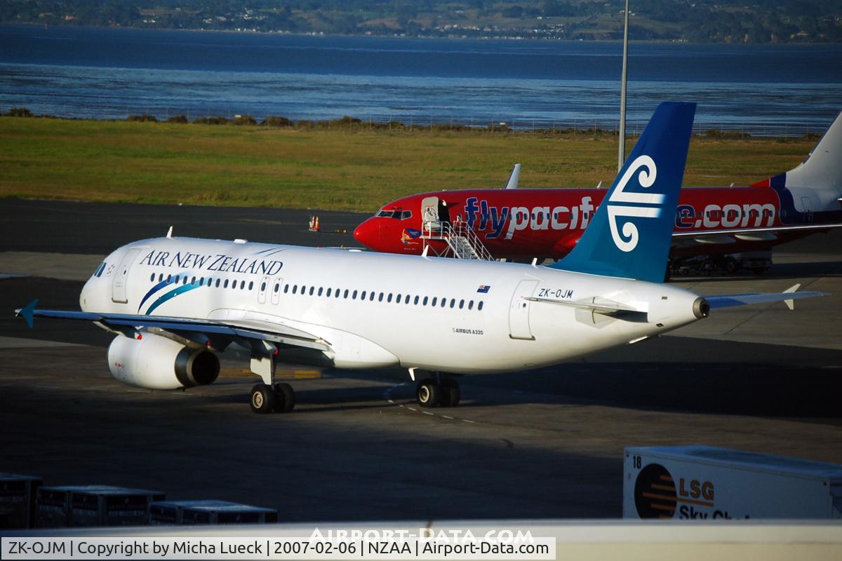 ZK-OJM, 2005 Airbus A320-232 C/N 2533, At Auckland