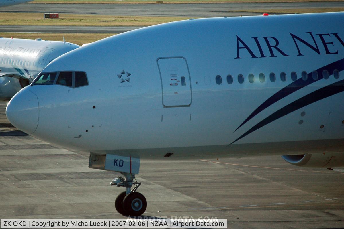 ZK-OKD, 2006 Boeing 777-219/ER C/N 29401, At Auckland