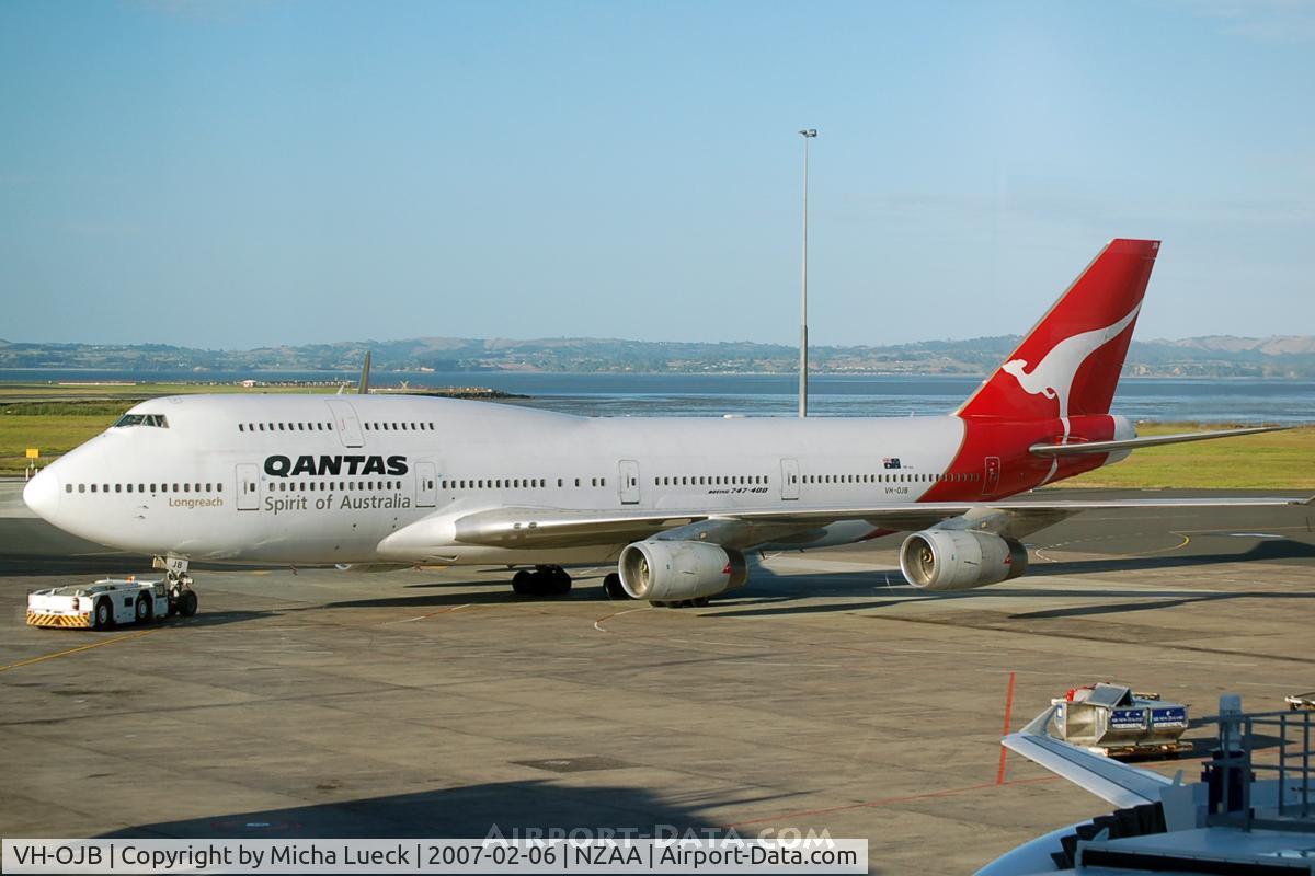 VH-OJB, 1989 Boeing 747-438 C/N 24373, At Auckland