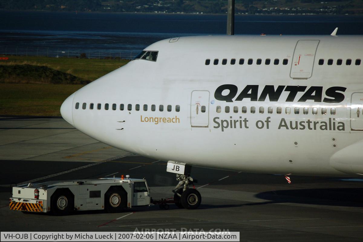 VH-OJB, 1989 Boeing 747-438 C/N 24373, At Auckland
