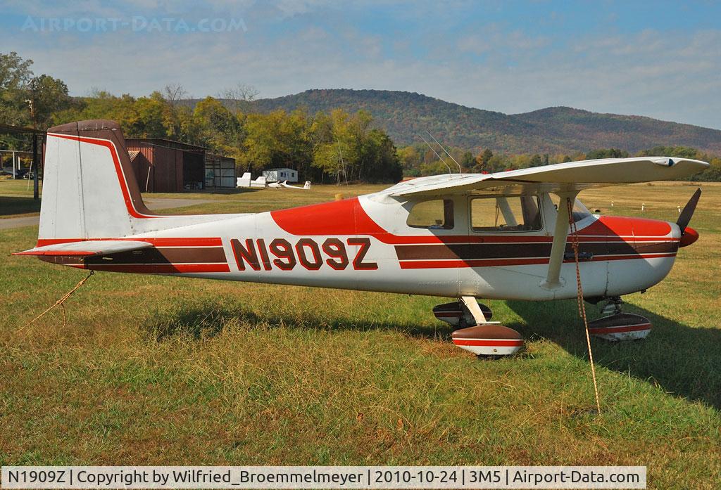 N1909Z, 1962 Cessna 150C C/N 15059709, Seen on my spotter tour 2010. Thank you to the employee of this airfield to let me make the pictures.