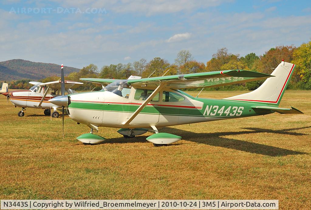 N3443S, 1964 Cessna 182G Skylane C/N 18255843, Seen on my spotter tour 2010. Thank you to the employees of this airfield to let me make the pictures.