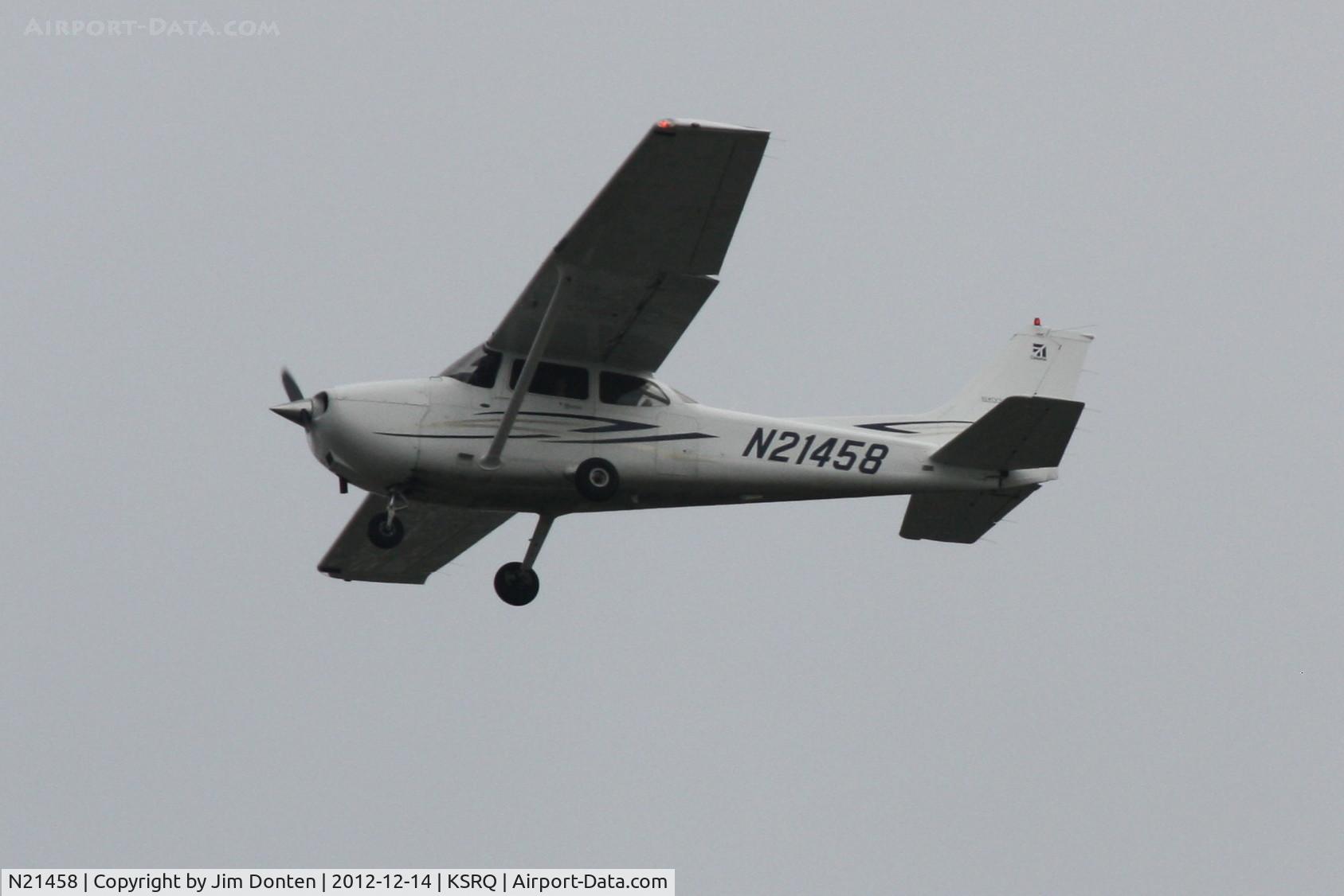 N21458, 2007 Cessna 172S C/N 172S10459, Cessna Skyhawk (N21458) arrives at Sarasota-Bradenton International Airport