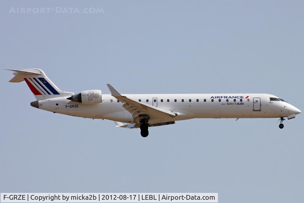 F-GRZE, 2001 Canadair CRJ-702 (CL-600-2C10) Regional Jet C/N 10032, Landing