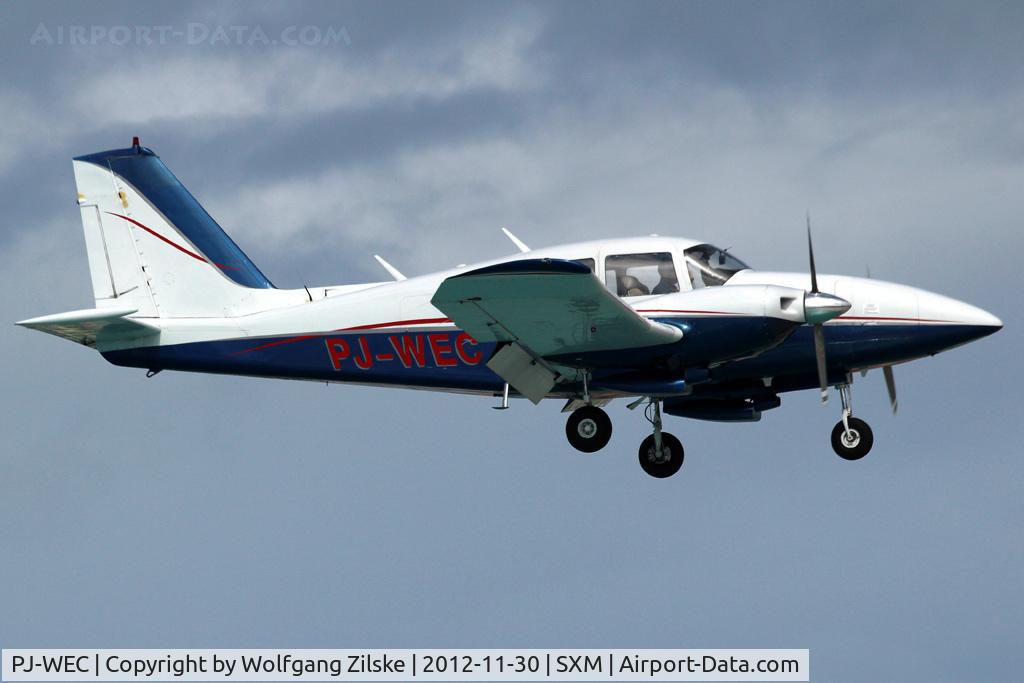 PJ-WEC, 1977 Piper PA-23-250 C/N 27-7854007, visitor