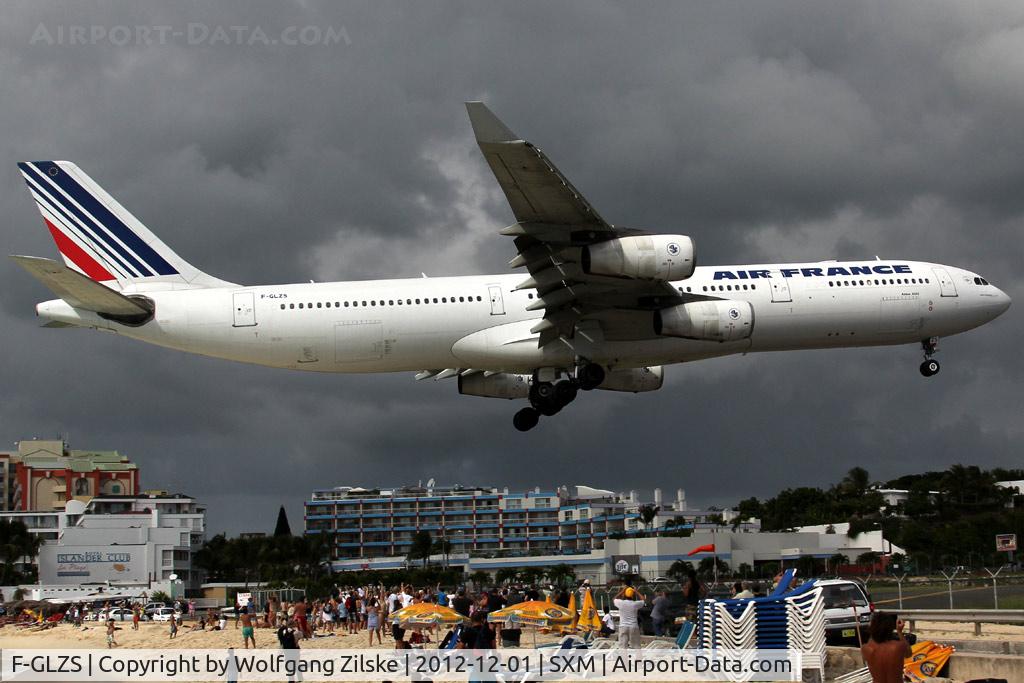 F-GLZS, 1999 Airbus A340-313X C/N 310, visitor