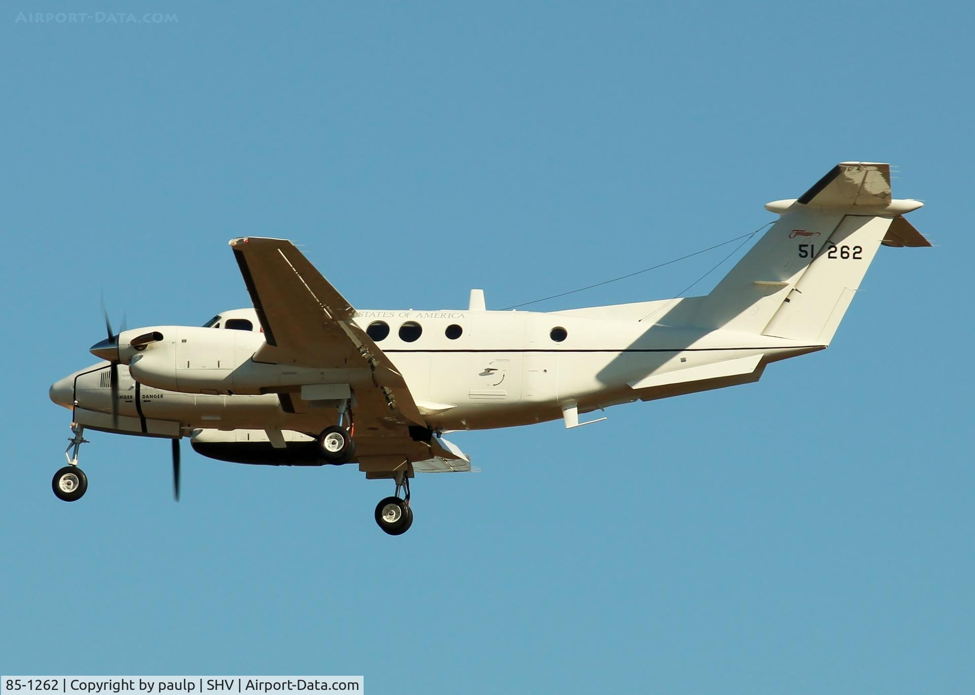 85-1262, 1985 Beech C-12T Huron C/N BP-053, Landing at Shreveport Regional.