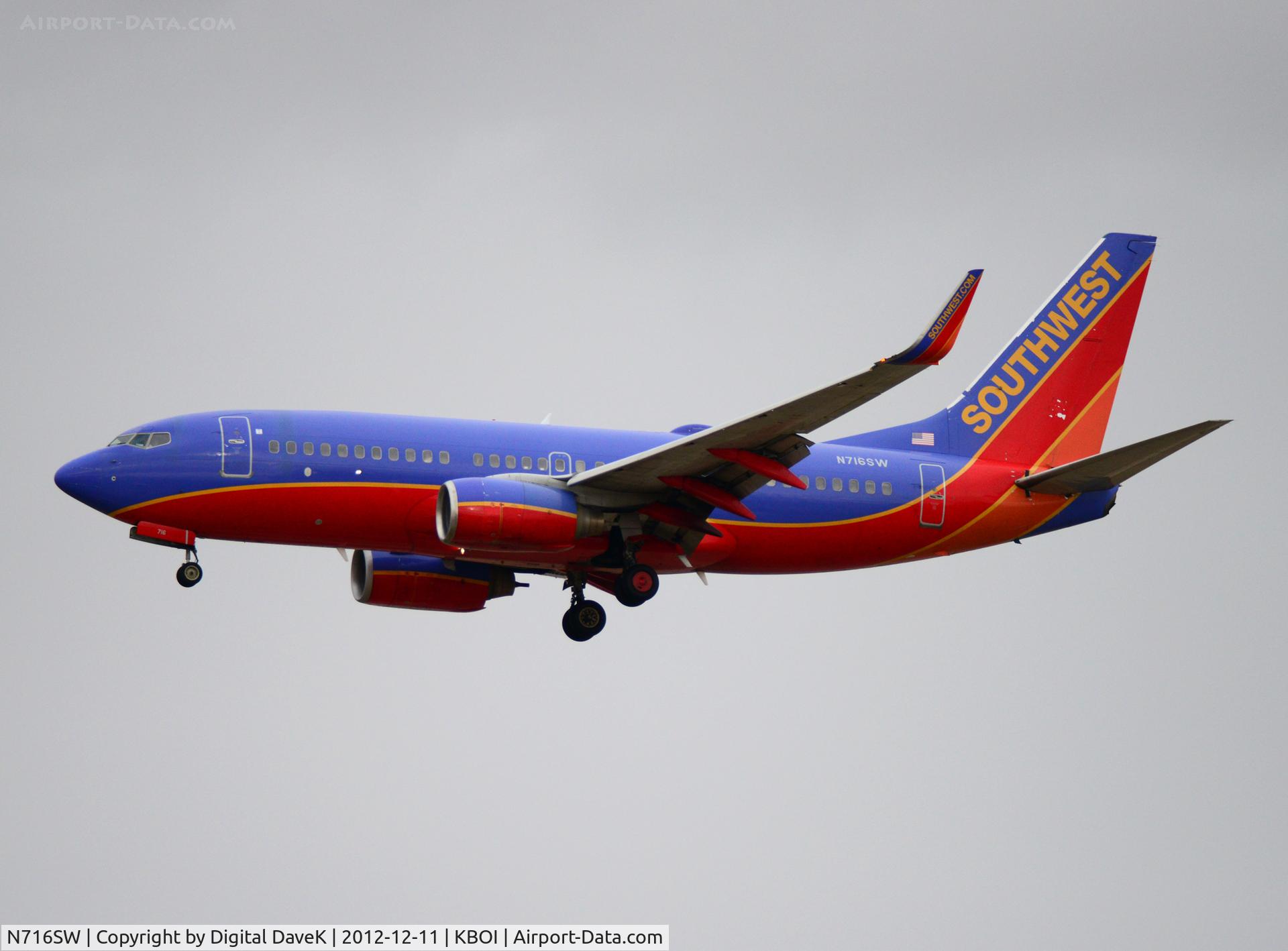 N716SW, 1998 Boeing 737-7H4 C/N 27850, East apporach