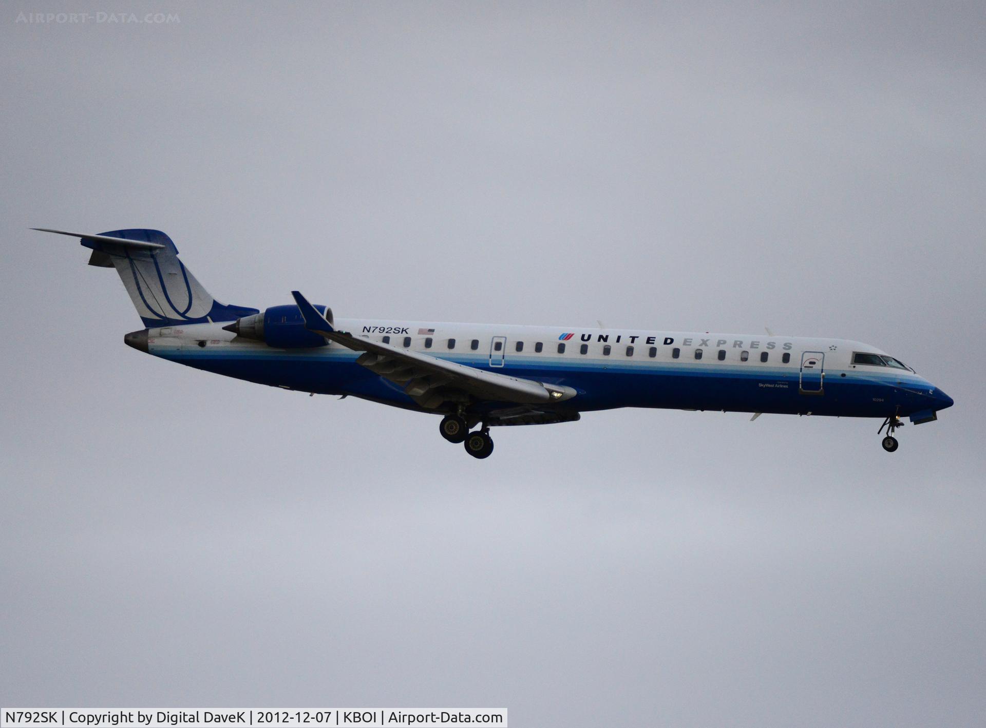 N792SK, 2009 Bombardier CRJ-700 (CL-600-2C10) Regional Jet C/N 10294, West Approach