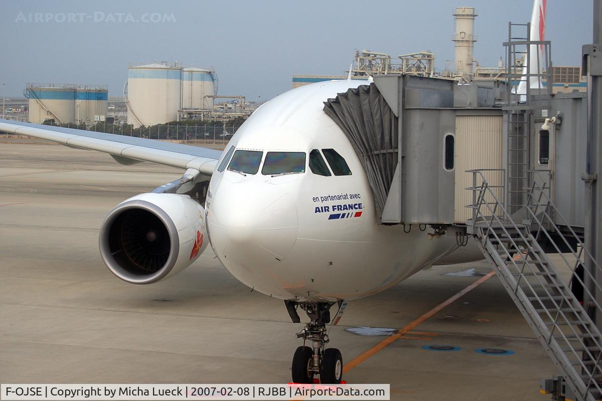 F-OJSE, Airbus A330-202 C/N 510, At Kansai