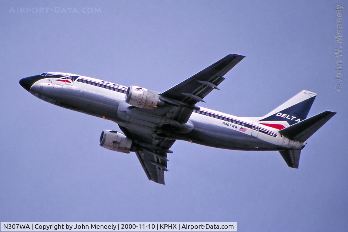 N307WA, 1986 Boeing 737-347 C/N line-num 1218, Just after takeoff from PHX