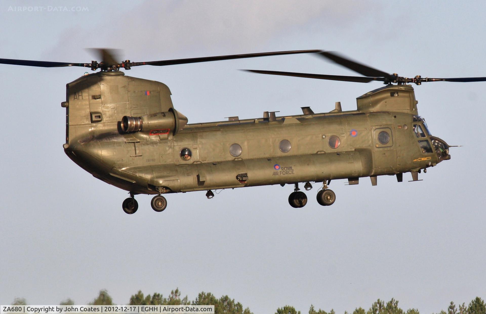 ZA680, Boeing Vertol Chinook HC.2 C/N M/A011/B-828/M7024, AH performing spin turn