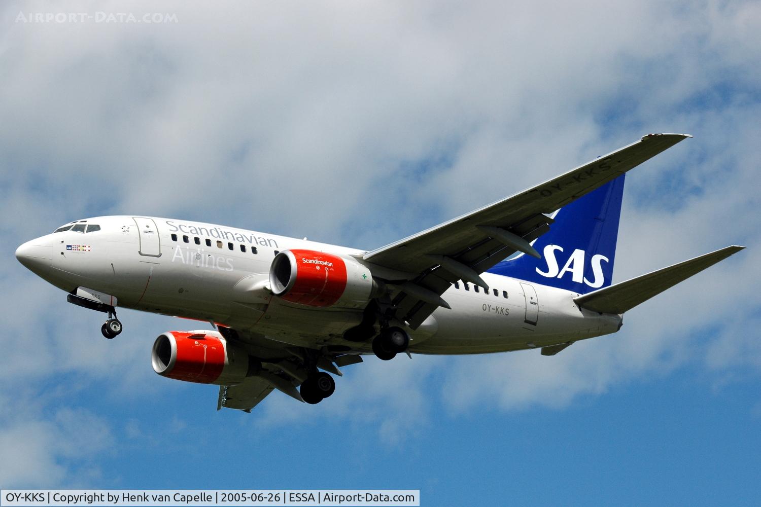 OY-KKS, 2000 Boeing 737-683 C/N 28322, SAS 737-600 approaching Stockholm Arlanda airport, Sweden.