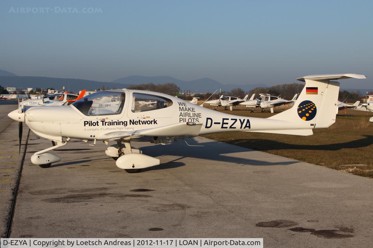 D-EZYA, Diamond DA-40 Diamond Star C/N 40.081, Pilot Training Network - Intercockpit