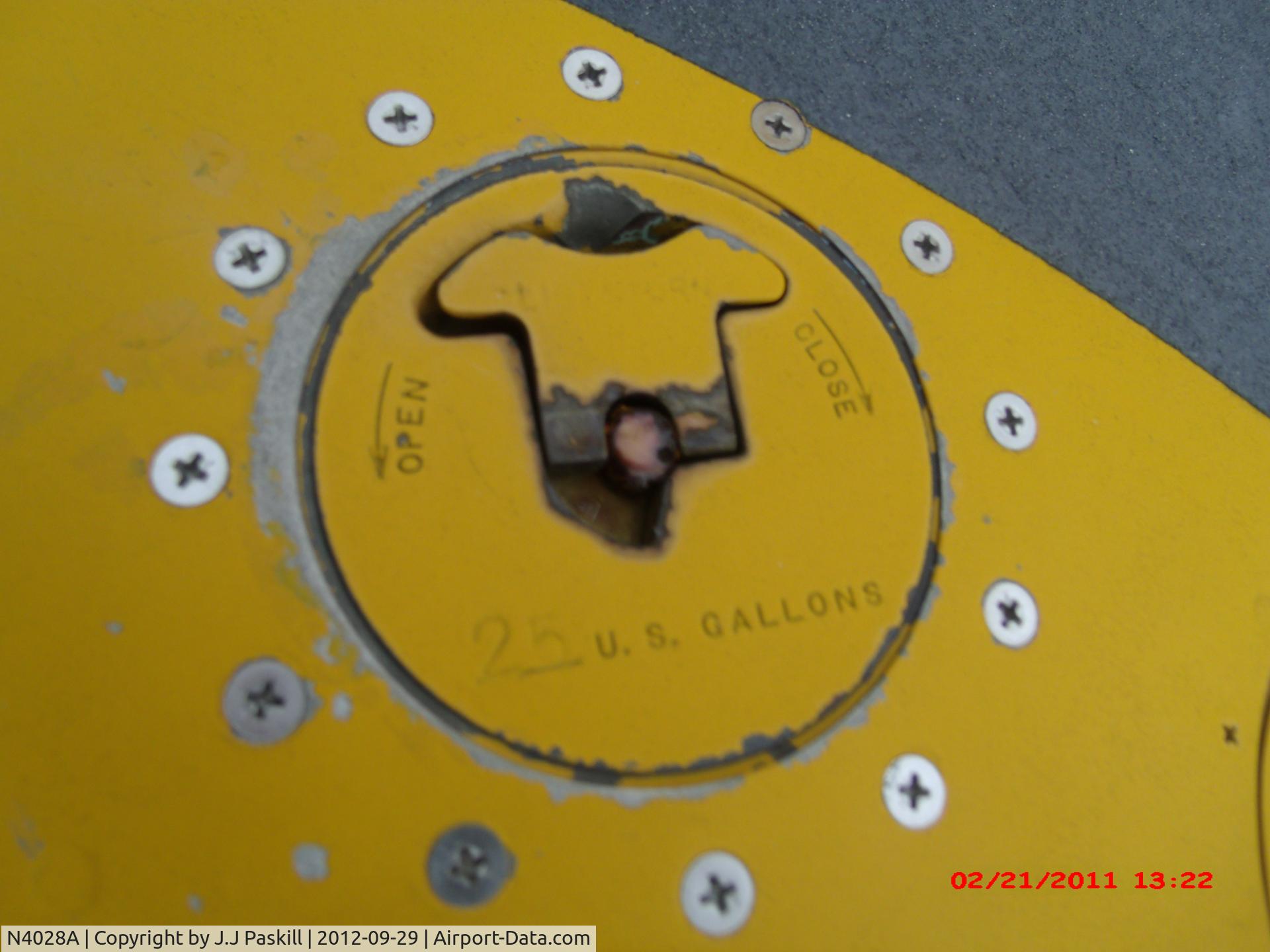 N4028A, 1961 Beech D-45 Mentor C/N BG-297, Gas tank fill portal