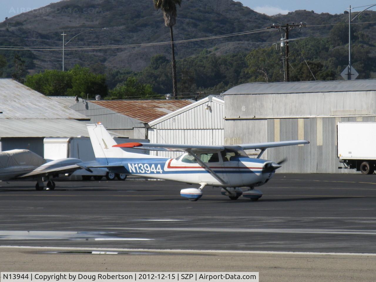 N13944, 1974 Cessna 172M C/N 17263047, 1994 Cessna 172M SKYHAWK, Lycoming O-320-E2D 150 Hp, holding short 22