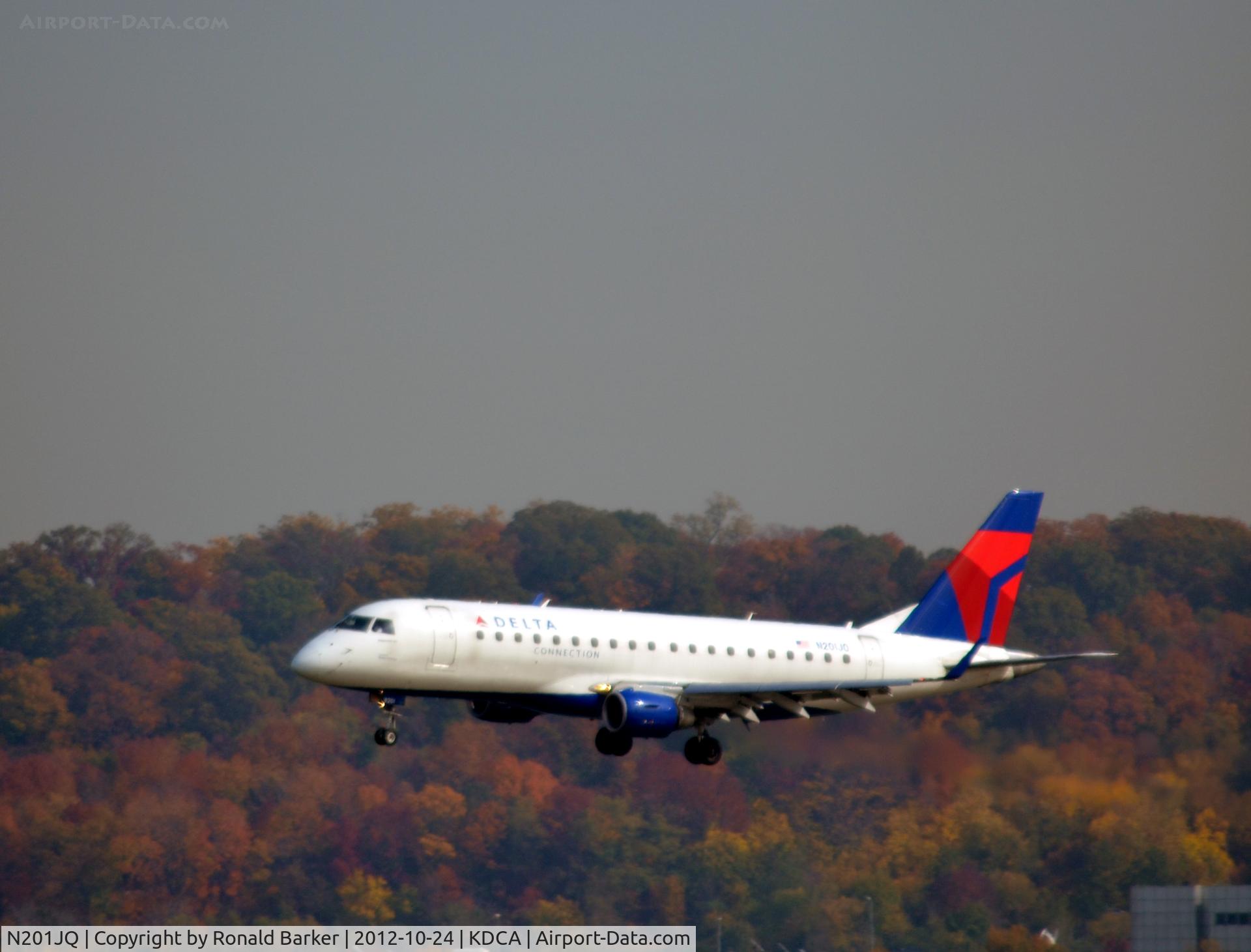 N201JQ, 2008 Embraer 175LR (ERJ-170-200LR) C/N 17000235, Landing DCA