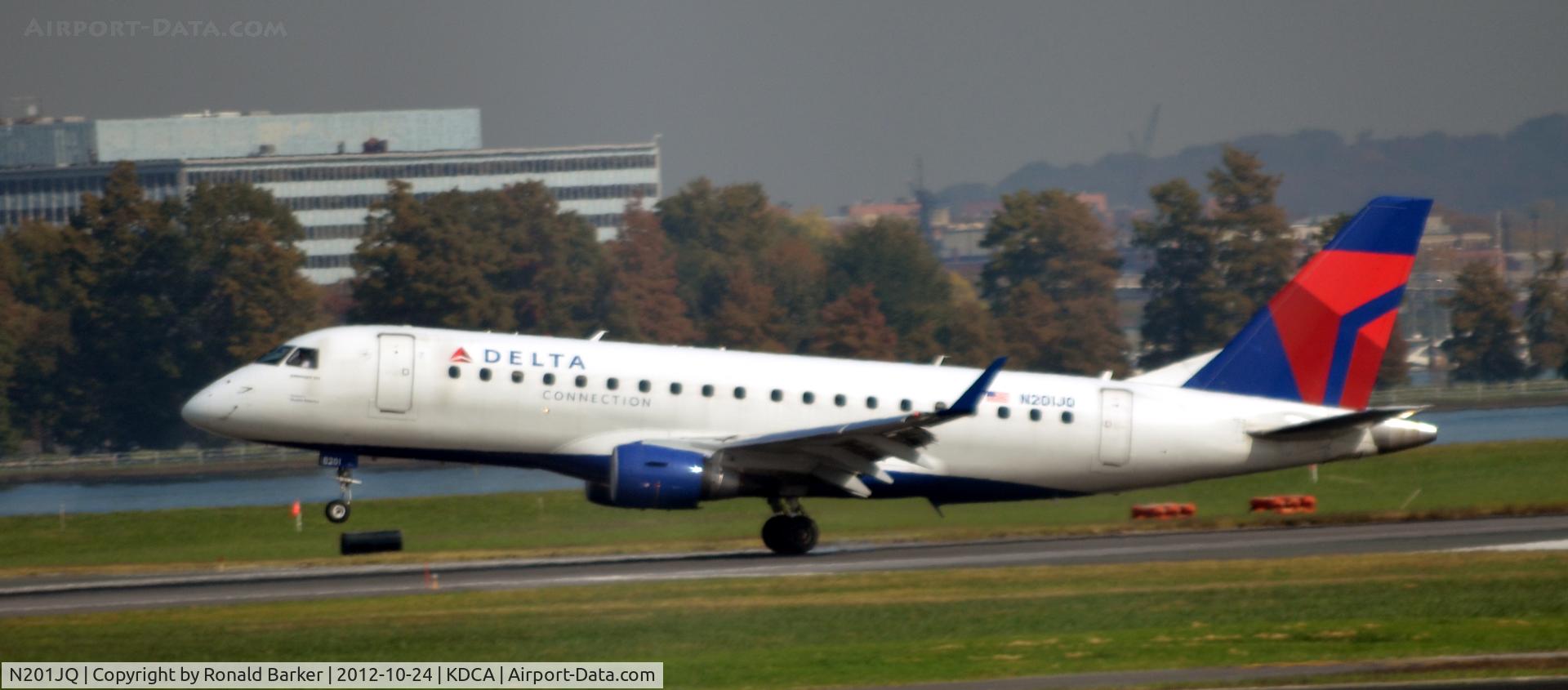 N201JQ, 2008 Embraer 175LR (ERJ-170-200LR) C/N 17000235, Landing DCA