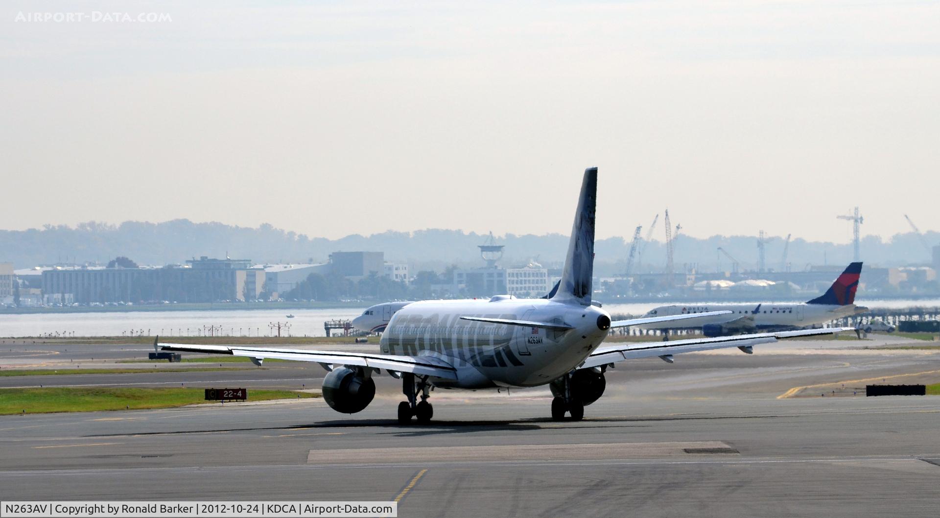 N263AV, 2002 Airbus A320-214 C/N 1860, Taxi DCA