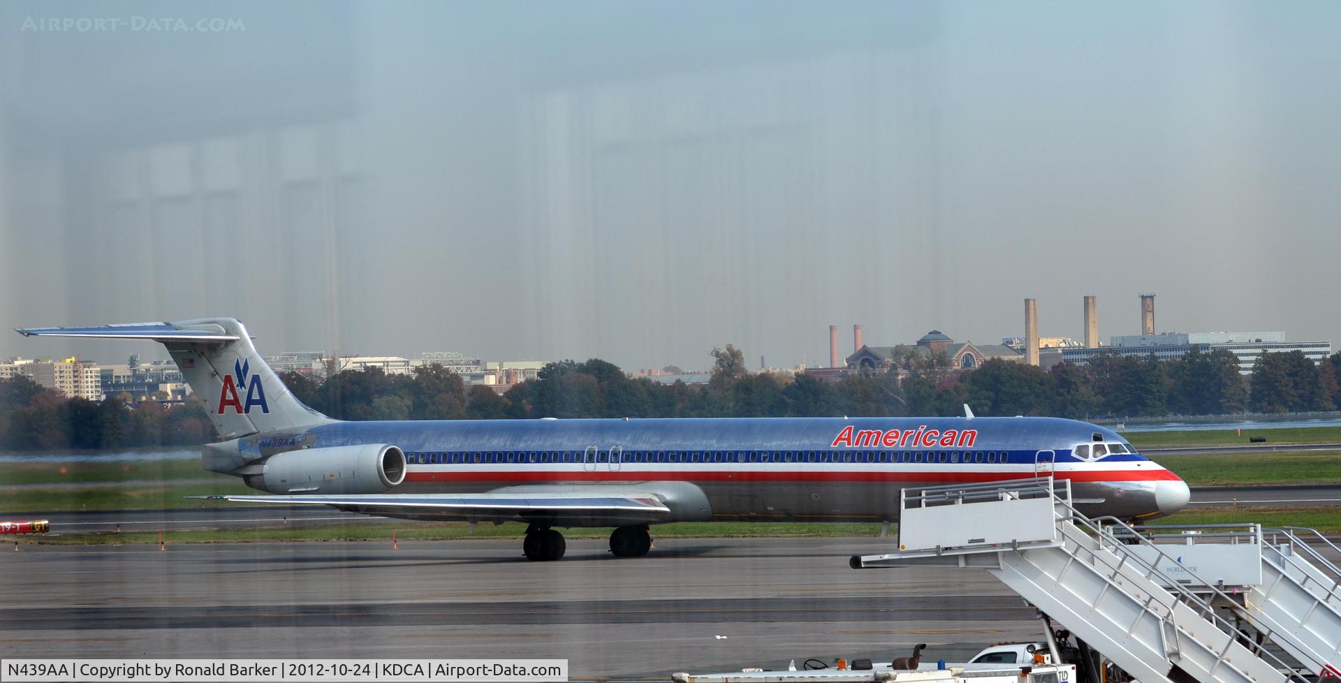 N439AA, 1987 McDonnell Douglas MD-83 (DC-9-83) C/N 49457, Taxi DCA
