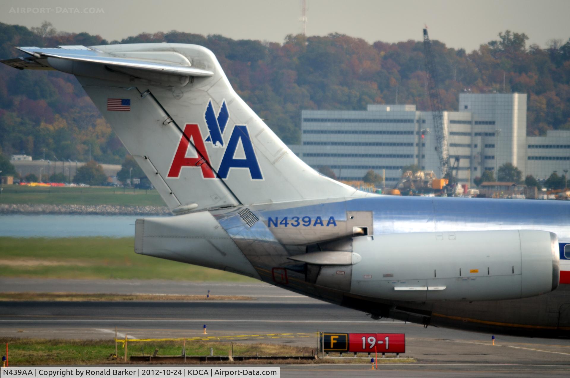N439AA, 1987 McDonnell Douglas MD-83 (DC-9-83) C/N 49457, Taxi DCA