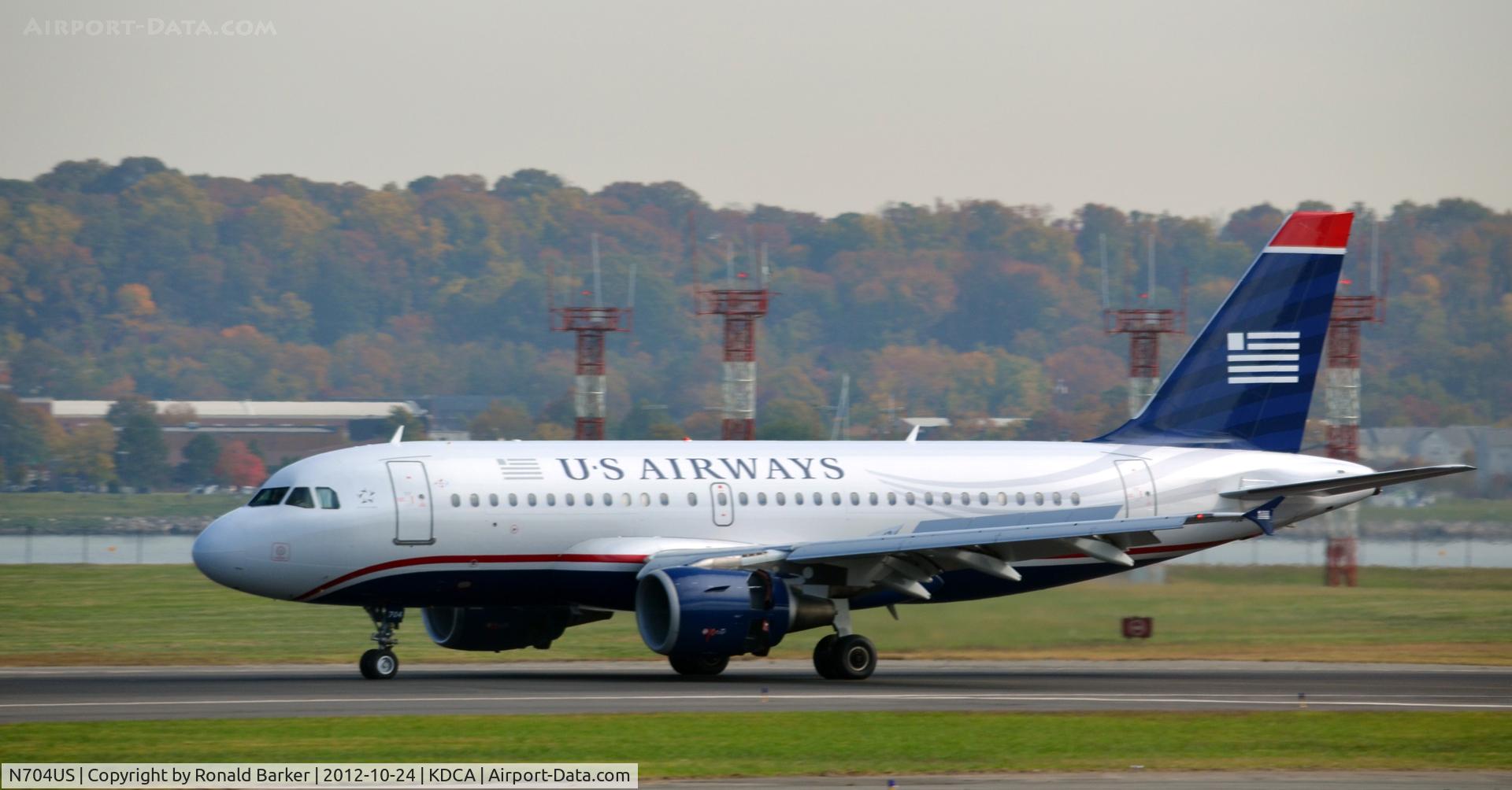 N704US, 1998 Airbus A319-112 C/N 0922, Landing DCA