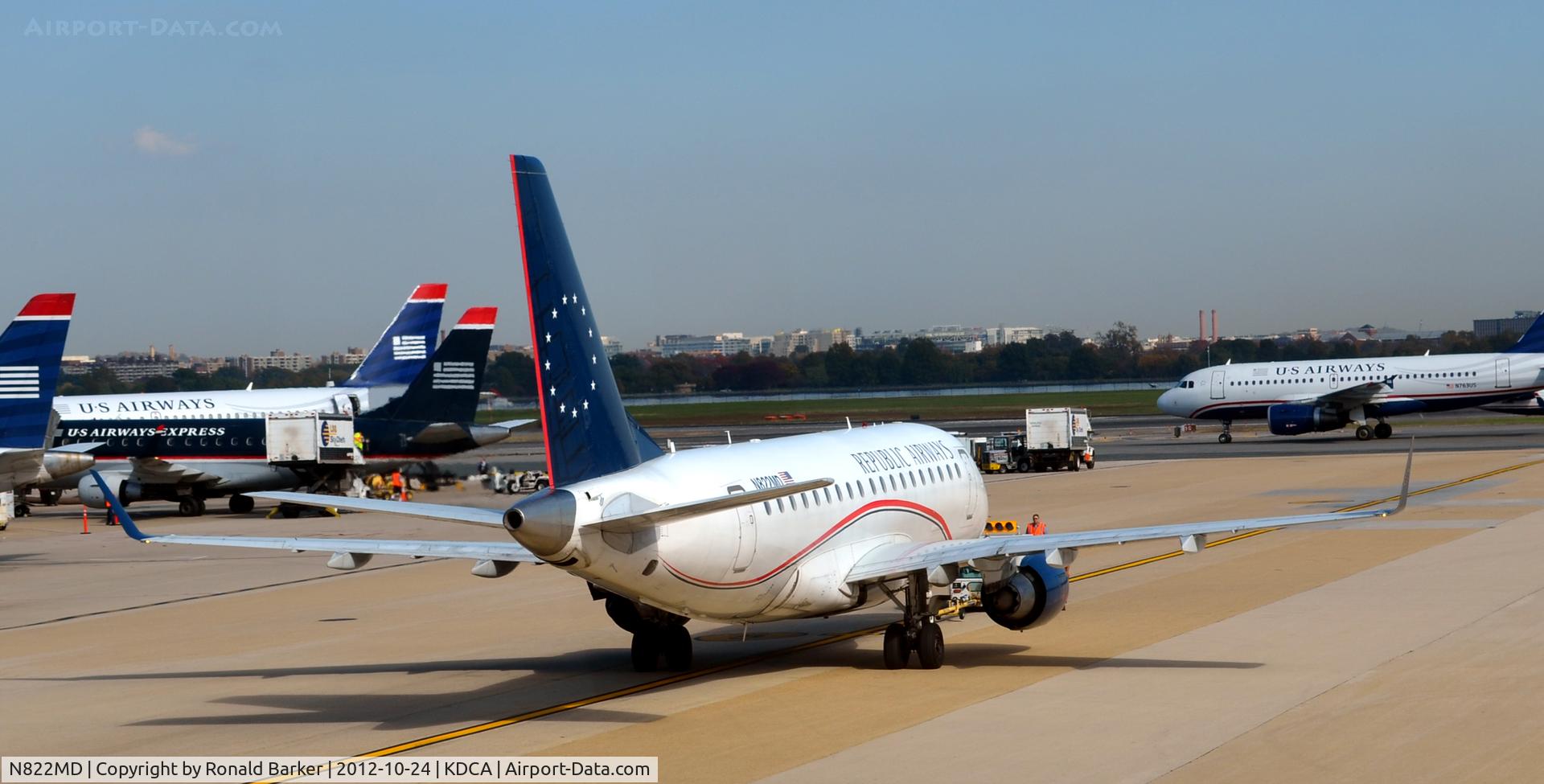 N822MD, 2004 Embraer 170SU (ERJ-170-100SU) C/N 17000043, Taxi DCA