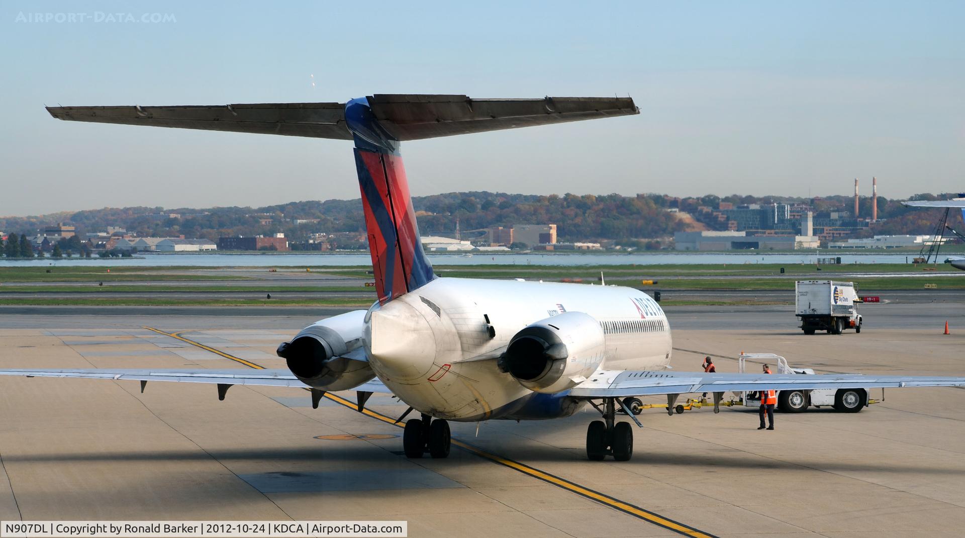 N907DL, 1987 McDonnell Douglas MD-88 C/N 49538, Taxi DCA