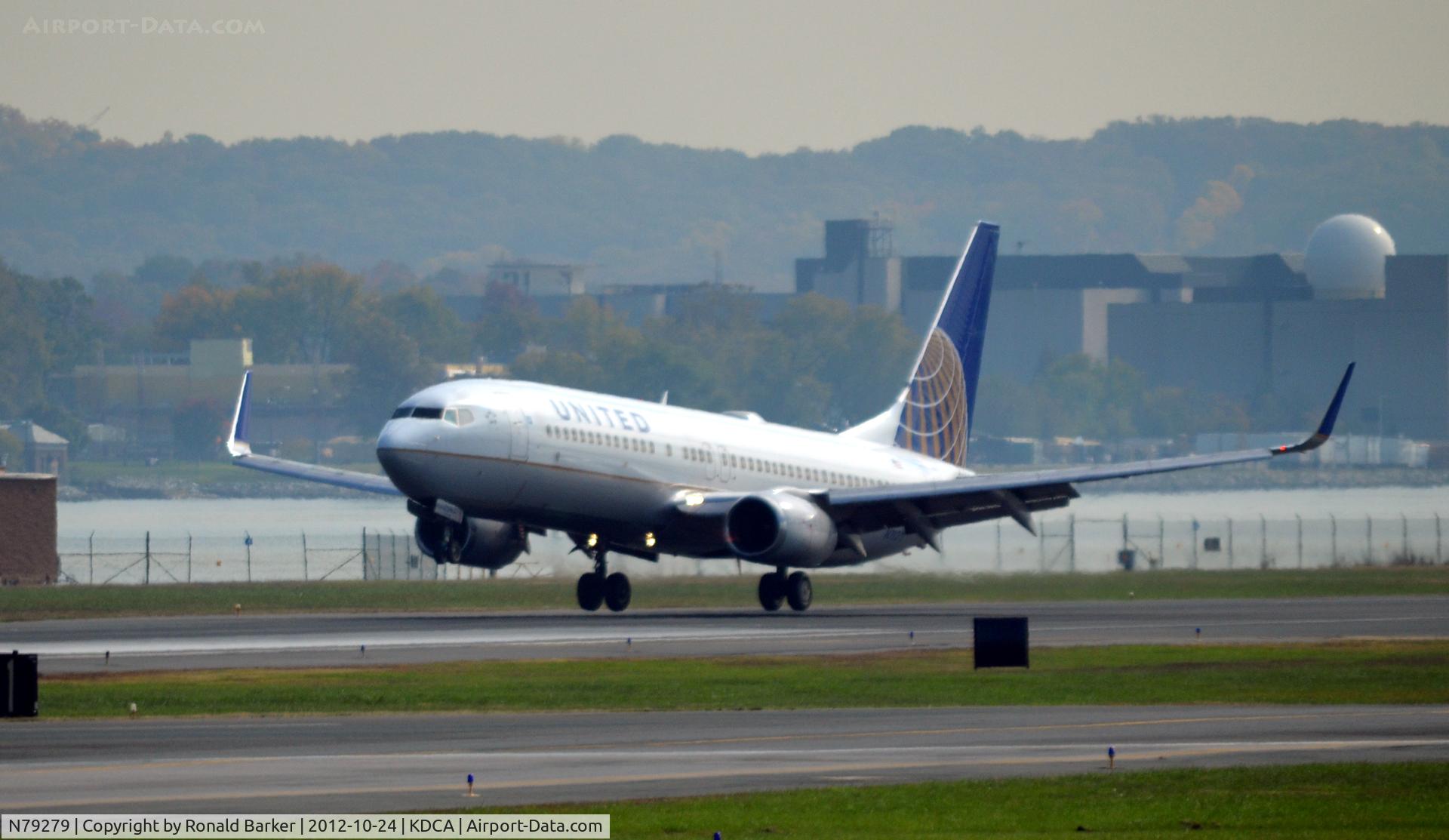 N79279, 2003 Boeing 737-824 C/N 31597, Landing DCA