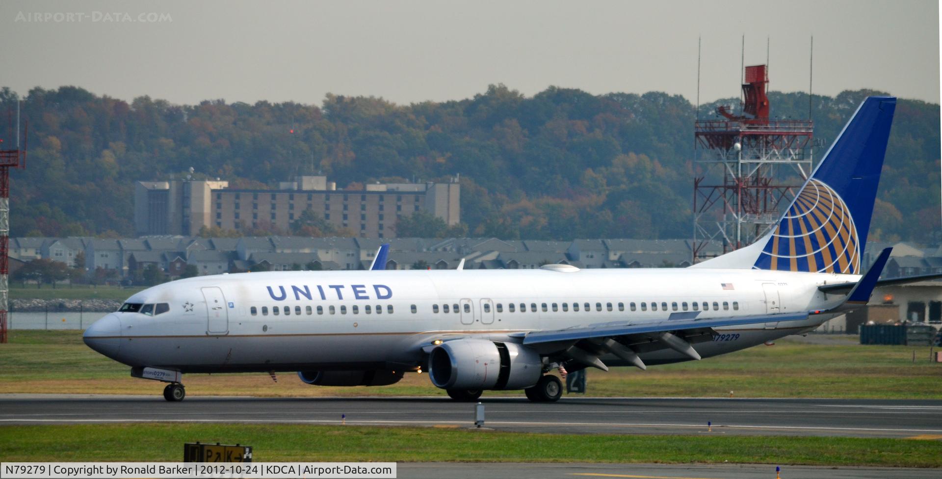 N79279, 2003 Boeing 737-824 C/N 31597, Landing DCA